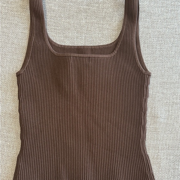 Aritzia Chocolate Ribbed Tank Top - Picture 6 of 6